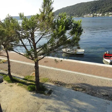 Apartment Vidas At Sea With Pier Supetarska Draga