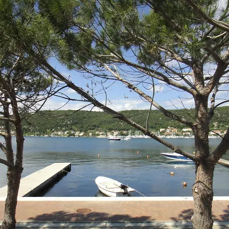 Apartment Vidas At Sea With Pier